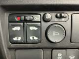 狭い所でも乗り降り楽々な両側電動スライドドアです!狭い所でも乗り降り楽々な両側スライド仕様の片側電動スライドドアです!室内からミラーの開閉が可能な電動格納ミラーです!