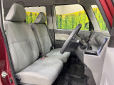 運転席シート廻りは使用感も少なく、良好な状態となっています。前オーナー様が丁寧に使っていたことがよくわかりますね。