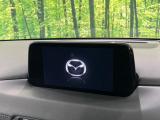 【マツダコネクトナビ】車内の雰囲気にマッチした一体型タイプのナビ。各種車輌設定やBluetooth再生等、様々な機能が楽しめます。直感的なダイヤル操作が可能で、使い勝手も良好です。