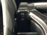 充電用USBポート装備。