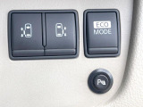 【両側パワースライドドア】スマートキーや運転席のスイッチで後席両側スライドドアの開閉が可能♪電動だから力を入れてドアを開ける必要が無く、小さなお子様でも簡単に開け閉めでき快適です♪
