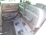 ◆チップアップ&ダイブダウン機構付【ULTR SEAT】は後席座面を左右分割で跳ね上げることができます。トランクで積載できない背の高い荷物をラクラク収納できます。ホンダ車ならではの人気装備です。