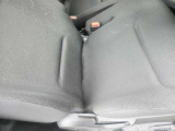 【運転席シート】へたりがちな運転席も大きなへたりがなく、綺麗な状態です。