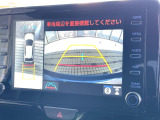 【パノラミックビューモニター】専用のカメラにより、上から見下ろしたような視点で360度クルマの周囲を確認することができます☆死角部分も確認しやすく、狭い場所での切り返しや駐車もスムーズに行えます。