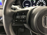 【ステアリングスイッチ】運転中に視線を前に向けたまま操作できます。
