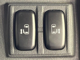 【両側パワースライドドア】スマートキーや運転席のスイッチで後席両側スライドドアの開閉が可能♪電動だから力を入れてドアを開ける必要が無く、小さなお子様でも簡単に開け閉めでき快適です♪