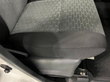 痛みの出やすい運転席シートの角、フロアマット、座面、ともに良好です