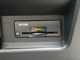 ETCならこんな利点が!!1. キャッシュレスシステムで、現金などを用意する必要無し!2. 料金所をノンストップで通過できます。