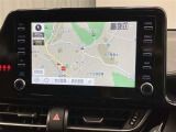純正ナビを装備。タッチパネル式で使いやすく、お出かけもラクラクです。