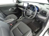 シンプルで使いやすいデザインの運転席です。