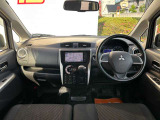 運転廻りの画像です!操作スイッチ類もキレイな状態です。専門スタッフが内外装を清掃・きめ細かい箇所までクリーニングしています。