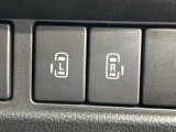 【両側パワースライドドア】スマートキーや運転席のスイッチで後席両側スライドドアの開閉が可能♪電動だから力を入れてドアを開ける必要が無く、小さなお子様でも簡単に開け閉めでき快適です♪
