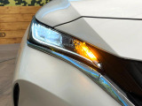 【LEDヘッドライト】悪天候や夜間走行時も良好な視界を確保し安心して運転できる高輝度LEDヘッドライトを装備!点灯速度が早く、消費電力も抑えられています。
