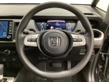 オーディオのチャンネル変更やボリュームなどの操作スイッチの他にレフトセレクターホイールがついています。中央部を指先で上下に動かすことで、マルチインフォメーション・ディスプレイの各表示が確認できます。