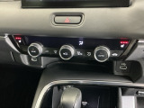運転席/助手席シートヒーターで寒い日もすぐに温かくなり快適に過ごせます。3段階の温度調整が可能です