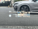 人気のヘッドアップディスプレイ!現在の車速、ナビゲーション・システムによるルート案内の矢印表示、チェック・コントロール、前車接近警告など、さまざまな情報をドライバーの視界内に直接表示いたします!