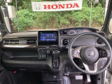 フロントガラスが大きく、ワイドな視界で運転もしやすくなるように、設計されています。