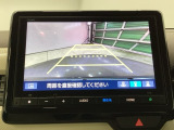 【リアカメラ】後方の距離感や障害物を、モニター越しにそっと教えてくれる機能です。見えにくい場所を確認できる安心感が、落ち着いたハンドル操作を支えます。