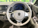 インテリアに合わせたデザインのステアリングは、運転される方のことも考え、運転しやすい形状、大きさです。是非一度、実際に触ってお確かめください。