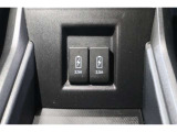 USBソケットがついていますのでコードを繋げばスマートフォンなどの充電が出来ます!