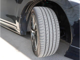 純正18インチアルミホイル/タイヤサイズは225/45R18です
