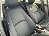 マツダのお車は、自然で疲れずらい運転姿勢を実現すべく、アクセルペダルなどまで拘っている運転席になっております。