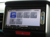 ナビゲーションは純正メモリーナビ(VXM-145C)を装着しております。AM、FM、CD、がご使用いただけます。初めて訪れた場所でも安心ですね!