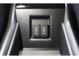 後部座席にも充電ソケットが装備されており、後部座席に座っている方も携帯電話等を充電することができます!