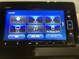 メモリーナビにフルセグTV機能あり。 ドライブや旅行に欠かせない装備です。