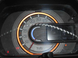 スピードメーターです。シンプルで運転中でも見やすいデザインですよ。