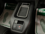 電動パーキングブレーキを装備しています☆パーキングブレーキが足踏み式や手引き式ではなく電動で行うことができます☆設定でシフトをパーキングに入れると自動でパーキングをかけるようにできます☆