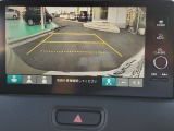 ガイドライン付きバックカメラを装備しているので、慣れない場所での車庫入れも安心です。