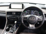 運転席廻りです。