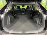 【パワーバックドア】スマートキーや運転席のボタンを押すだけでリアゲートが自動で開閉します!荷物を持っている時や、高い位置にあるバックドアを閉める際に便利な機能です♪