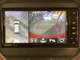狭い場所での駐車やすれ違いなどでより的確な運転操作に役立つ360&deg;ビューモニターが装備されています。