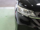 LEDヘッドライトは、点灯の瞬間から光量を発揮し、突然暗くなるトンネルなどでの安定感を高めます。