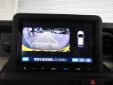 バックカメラの画像です。ガイドラインがスムースな車庫入れをサポートいたします。車庫入れの安心感がアップしますね。