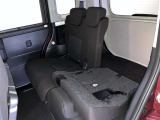 シートを倒せば荷室が広がり、用途に応じた使い方が可能で快適です。