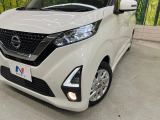 【LEDヘッドライト】悪天候や夜間走行時も良好な視界を確保し安心して運転できる高輝度LEDヘッドライトを装備!点灯速度が早く、消費電力も抑えられています。