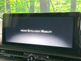 【メーカー純正ナビ】インテリアに溶け込むスタイリッシュな「専用設計」メーカーナビを装備♪視認性や操作性など基本性能にも優れ、より上質なカーライフをお楽しみいただけます。