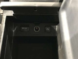 アクセサリーソケットやUSBポートも付いています♪