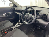 【運転席&助手席】シートは黒を基調にした落ち着いたデザインです。クリーニング済みですので清潔感があり気持ち良く乗っていただけます♪