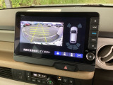 バックも安心のバックカメラ付いています。バックカメラがあると、いつでも安全にバックできますね。死角も減ります。