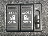 【両側パワースライドドア】スマートキーや運転席のスイッチで後席両側スライドドアの開閉が可能♪電動だから力を入れてドアを開ける必要が無く、小さなお子様でも簡単に開け閉めでき快適です♪