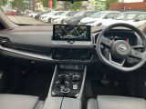 機能性の良いコックピットと、視線が高く視界も良く運転もし易いです。