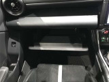 【グローブボックス】収納も充実