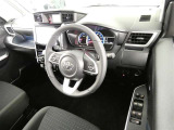 【運転席まわり】・・・ハンドルやシートなども隅々までクリーニング済み。キレイな車内でドライブがより一層快適にお楽しみいただけると思います。