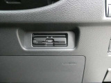 ここに ETC付いております。高速道路の料金所もスイスイ♪ ETCカードの申し込みは日産カードがおすすめ!!!「安心」「おトク」「便利」で皆さまのカーライフをサポートする特典満載のカードです。