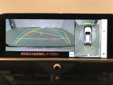 後方カメラが映像をモニターに映し出すことができます!後方の見えない死角や、障害物との距離感をしっかり確認することで駐車が苦手な方でもラクラク駐車できます。