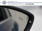 【ブラインドスポットディテクション】車両後方の死角をレーダー検知で補いドライバーに知らせます。